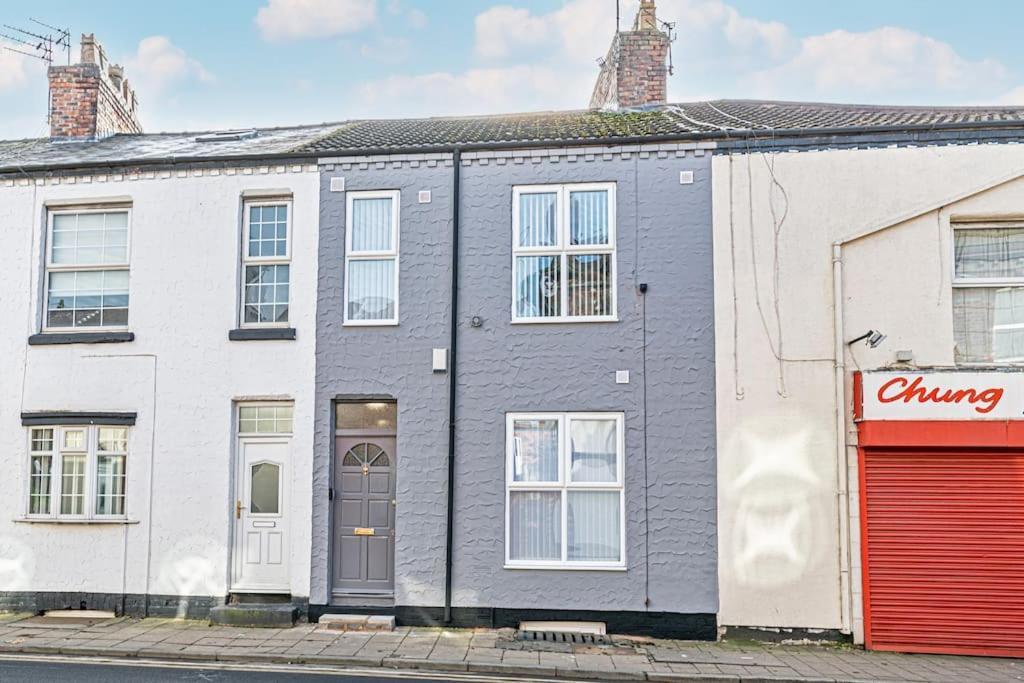 Luxury 5 Bedroom Holiday Home Within Prescot Exterior photo