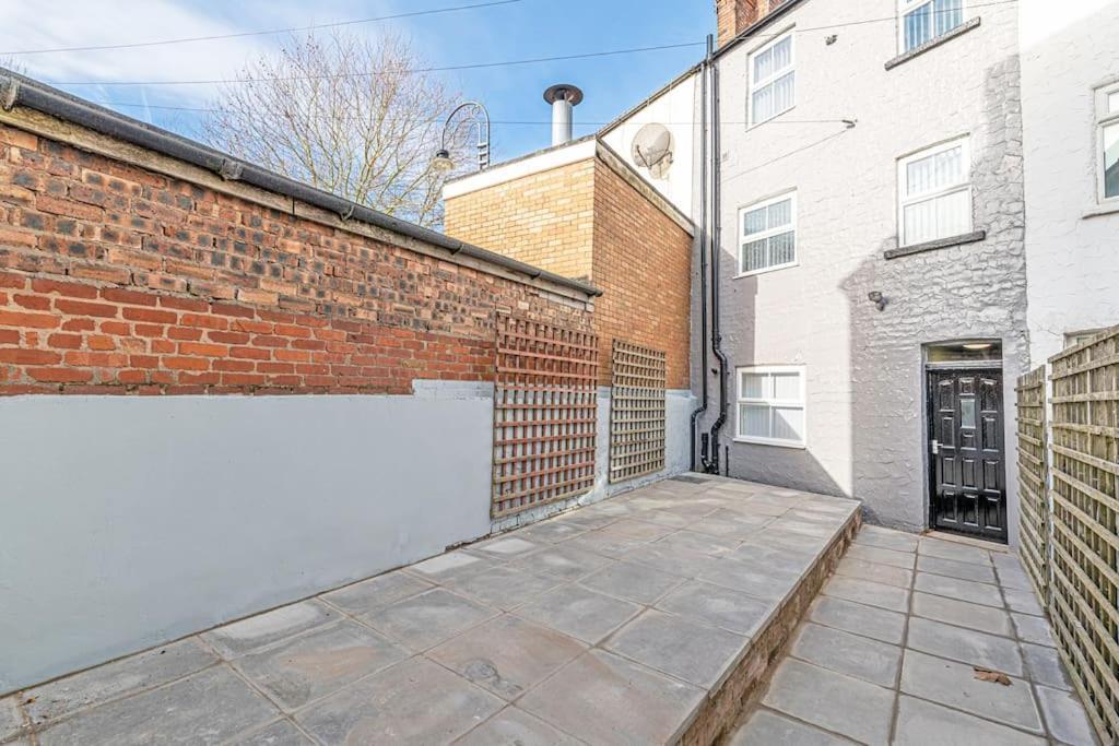 Luxury 5 Bedroom Holiday Home Within Prescot Exterior photo